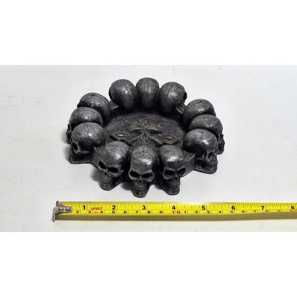 VINTAGE SUMMIT COLLECTION SKULL & CROSS RESIN 6” ASHTRAY - Picture 5 of 5